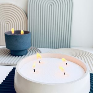 קערת בטון עם אבקת שעווה